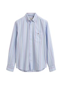 Camisa de botones de color azul claro con rayas verticales en rojo y amarillo. Cuenta con un bolsillo en el lado izquierdo del pecho y una textura suave y lisa.