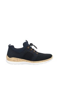 Baskets noires de sport avec panneaux en maille, semelle en caoutchouc, lacets élastiques et accent en liège texturé à la base. Fini lisse sur le dessus.