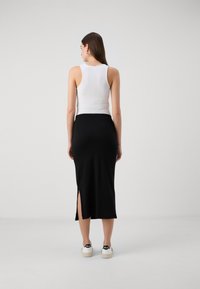 MAMALICIOUS MLLIF MIDI SKIRT - Pliiatsseelik - black