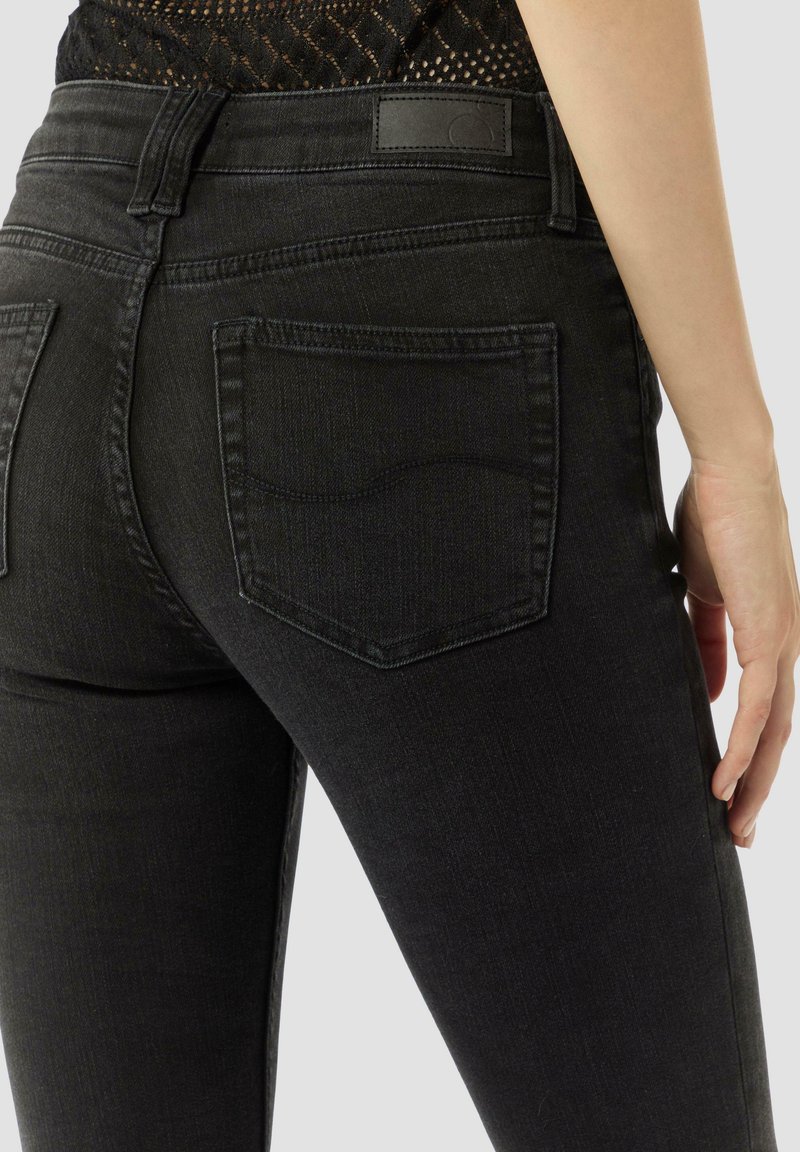 QS Damesjeans , 58z2 , 36W x 30L