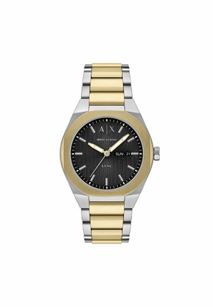 Zweifarbige Armbanduhr aus Silber- und Goldmetall mit schwarzem, strukturiertem Zifferblatt, goldfarbenen Zeigern, Tages- und Datumsanzeige mit Sonntag, dem 21., und Armani Exchange Logo.