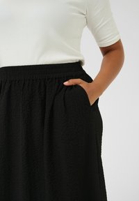 Thumbnail Image 4