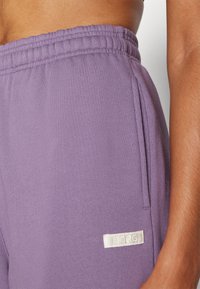 Björn Borg STUDIO OVERSIZED PANTS - Träningsbyxor - purple sage