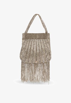 Sac à main en métal doré perlé avec des détails à franges texturées, présentant une base plate et deux courtes poignées pour le porter.