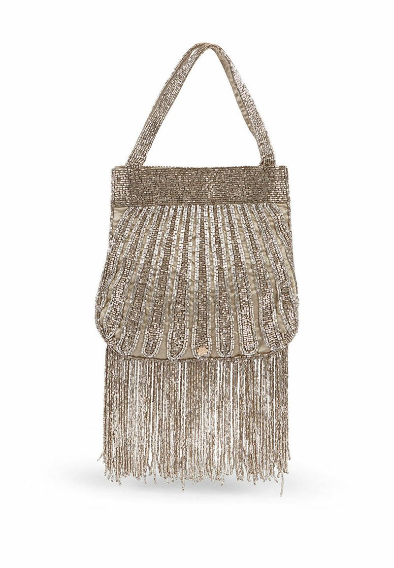Perlebetonet metallic guld håndtaske med en struktureret frynse-detalje, der har en flad bund og to korte håndtag til bæring.