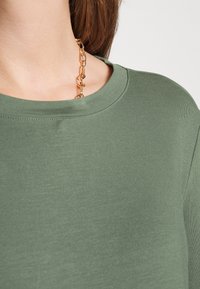 Vero Moda Petite VMGAVA DRESS - Vestido de dia - laurel wreath