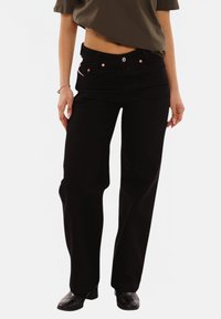 Unselected, clean black