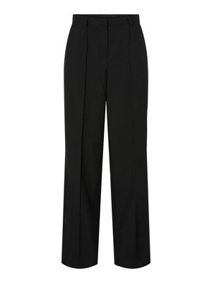 Svarte bukser med rett snitt, med linning, brettet front og myk tekstur. Ingen fremtredende mønstre eller metallbeslag synlige.