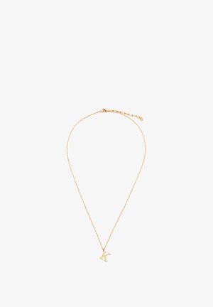 Złocony naszyjnik łańcuszkowy z minimalistycznym wisiorkiem w kształcie litery "K". Wykonany w delikatnym stylu z cienkiego łańcucha o fakturowanych ogniwach.