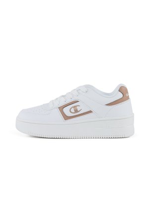 White sneaker made of synthetic material with a raised rubber sole, featuring a brown accent and a logo on the side. Classic lace-up design.