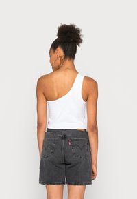 Levi's® GRAPHIC POOL TANK - Top - white