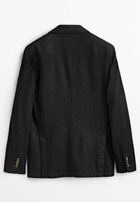 Blazer nero su misura visto da dietro, con maniche lunghe, bottoni ai polsini e colletto a scollatura contro uno sfondo bianco.