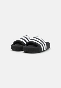 adidas Originals ADILETTE 24 - Iešļūcenes - core black/footwear white