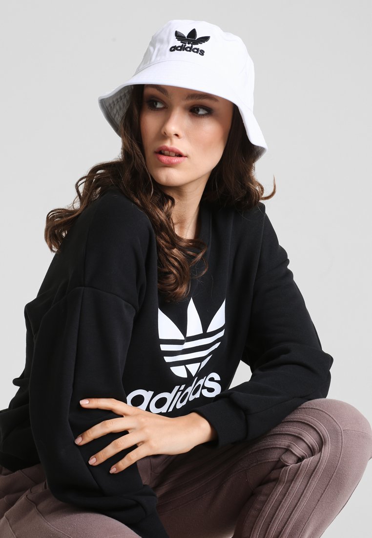 cappello bucket adidas