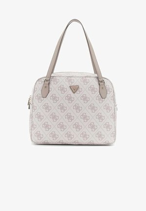 Sac à main de couleur claire avec un design à motifs au motif de diamant, des poignées en cuir lisse et un accent en forme de triangle.