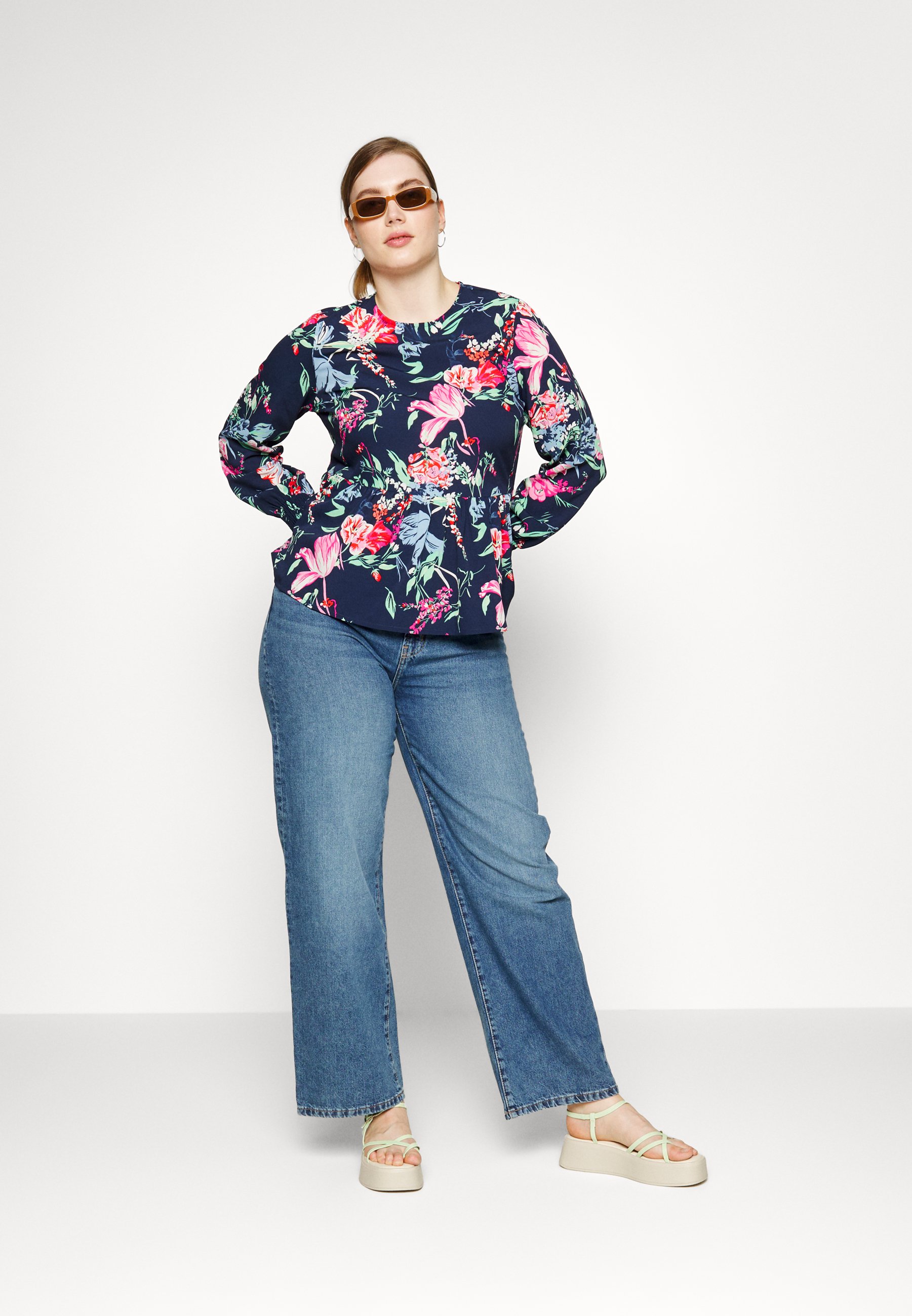 ONLY Carmakoma CARLOPE LIFE WIDE - Jeans baggy - light blue denim/celeste -  Zalando.it