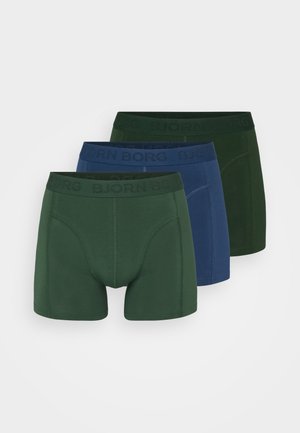 Três pares de boxers masculinos em verde escuro, verde floresta e azul marinho. Cada um possui uma faixa texturizada na cintura com a marca "BJÖRN BORG".