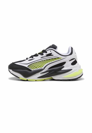 - Sneakersy niskie