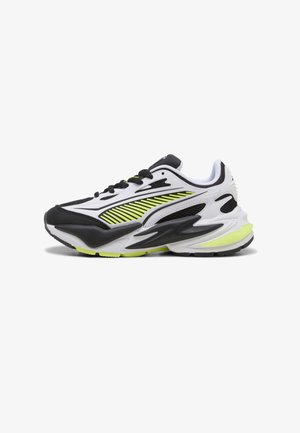 Sort, hvid og neongrøn atletisk sneakers med en overdel i meshstof, buet således design og markante sidelæns stribet detaljer.