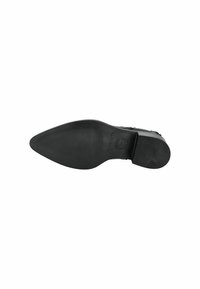 Escarpin noir à talons hauts avec une pointe effilée et une semelle en caoutchouc texturé. Présente un matériau supérieur lisse et un design minimaliste.