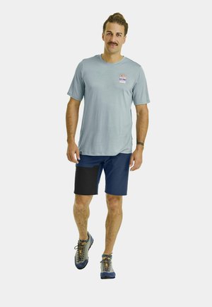 140 COOL MTN GRADIENT - Sport T-Shirt - glacier grey