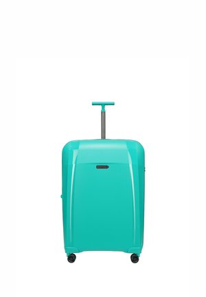 Valise rigide turquoise avec poignée en T prolongée et quatre roulettes noires pivotantes, posée debout sur fond blanc.