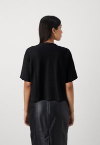 DRYKORN LILANI - Paprasti marškinėliai - black