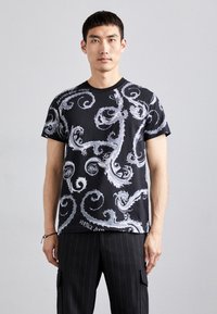 Versace Jeans Couture CHROMO - Tričko s potlačou - white/black