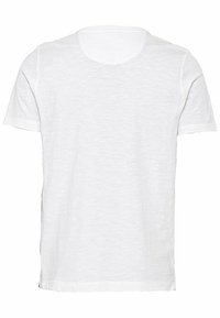 Witte, korte mouwen T-shirt gemaakt van lichtgewicht stof. Heeft een ronde halslijn en zijsplitten aan de onderkant voor gemakkelijke beweging.
