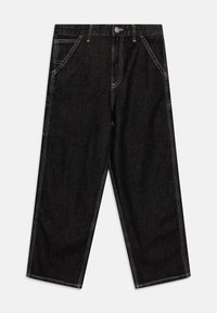 Jeans de mezclilla negra con un diseño de pierna recta, que presentan costuras blancas, bolsillos frontales y un cierre de botón en la cintura.