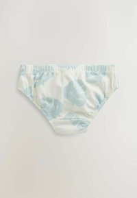 Lysfarvet bomuldsbikini underbukser med et blødt, elastisk taljeafsnit, prydet med et blåt bladmønster på en lys baggrund.