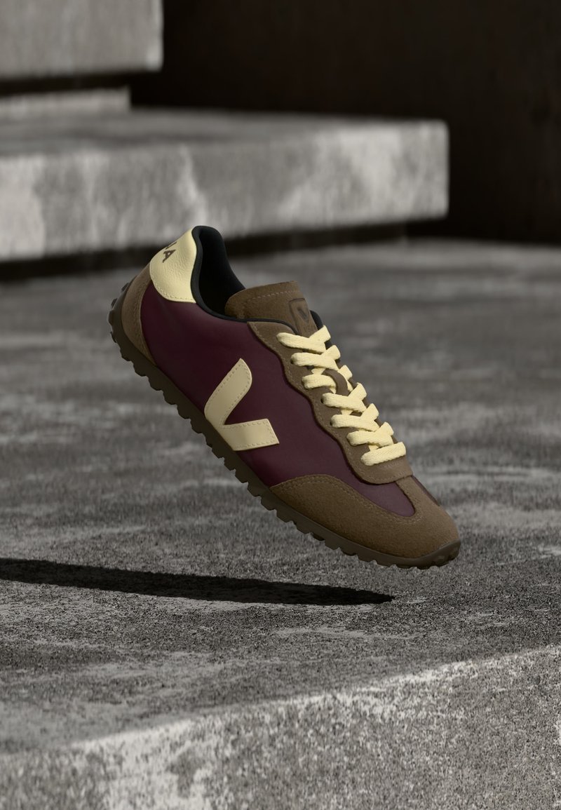 Veja GT amarante/butter/dark red