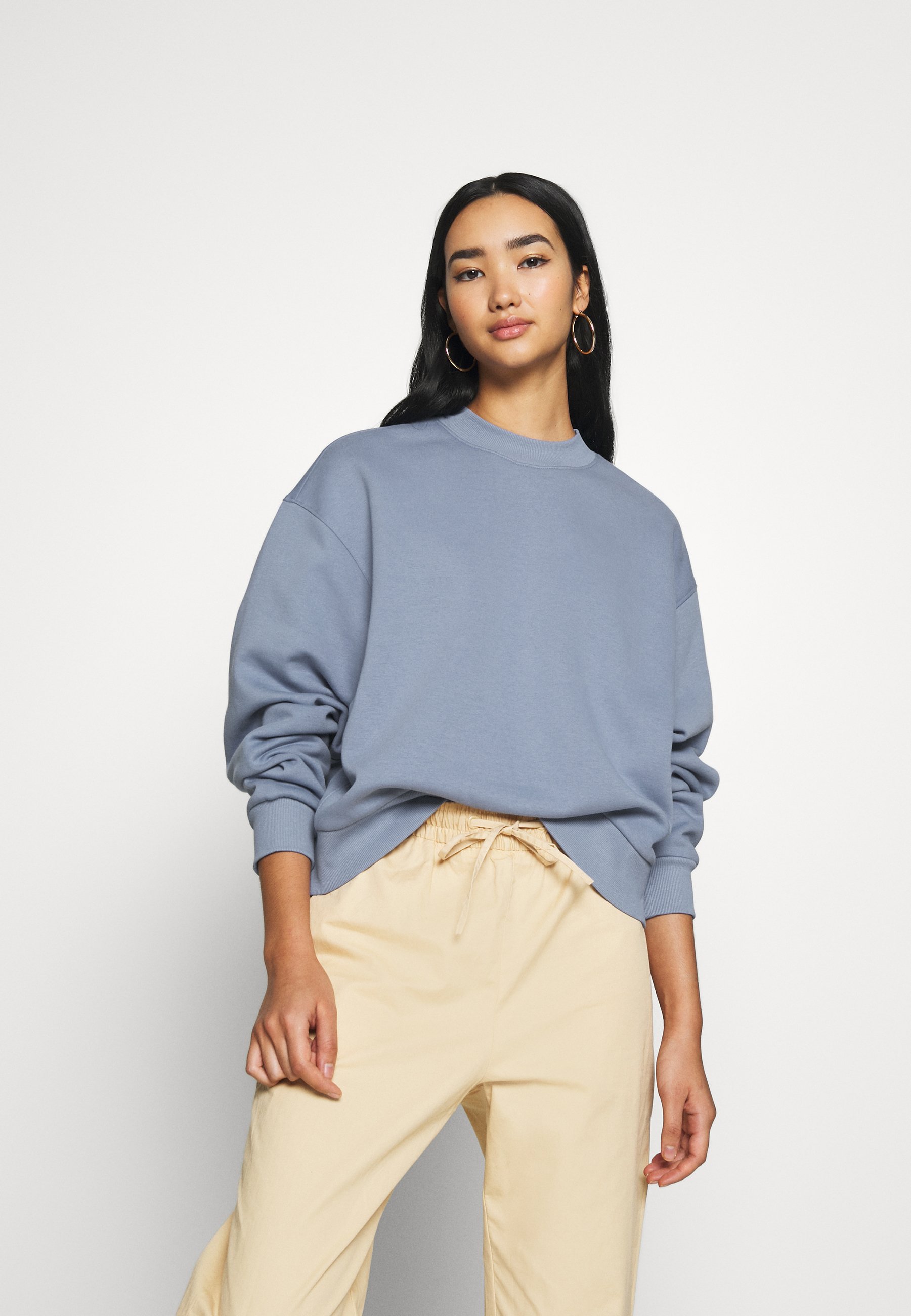 weekday sweatshirt