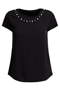 Schwarzes kurzärmeliges Oberteil mit rundem Ausschnitt, das eine Reihe kleiner dekorativer Perlen am Kragen aufweist. Glatte Textur, lockere Passform.