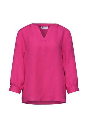 Blouse rose vif à manches longues avec fente en V et manches à poignets, coupe ample, design uni, présentée sur fond blanc.