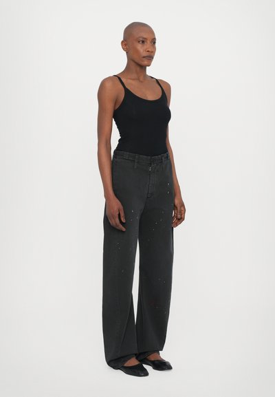 MM6 Maison Margiela PANTS - Relaxed fit -farkut - black