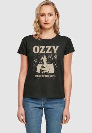 Schwarzes T-Shirt aus Baumwolle mit einem Grafikdesign eines Gesichts mit Fangzähnen, Text "OZZY" oben und "SPEAK OF THE DEVIL" unten in beiger Farbe.