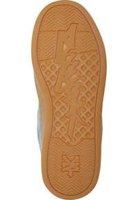Gummisole med et strukturert mønster og oransje farge; har et distinkt grafisk design og grepkanaler for bedre feste.