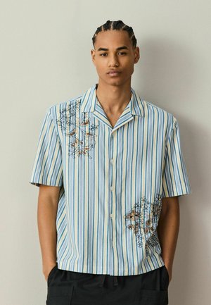 Next, REGULAR FIT - STRIPE EMBROIDERED SHORT SLEEVE SHIRT . - Košeľa - blue yellow floral