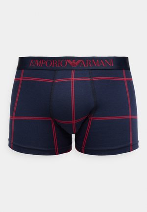 Tumed sinised bokserid, millel on punane ruuduline muster, bränditud elastne vöökoht, millel on kiri "Emporio Armani." Pehme kangastekstuuri.