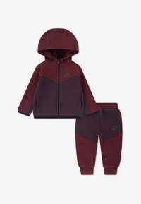 Neselectat, dark team red/burgundy crush