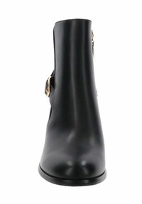 Stivale alla caviglia nero con tomaia in pelle sintetica liscia, punta rotonda, zip laterale e un elegante dettaglio con fibbia sul lato.