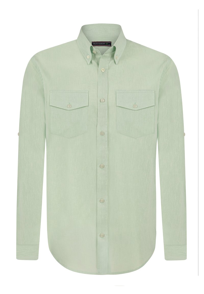 Camisa de manga larga verde claro en un tejido texturizado con cuello abotonado, dos bolsillos en el pecho y puños abotonados.
