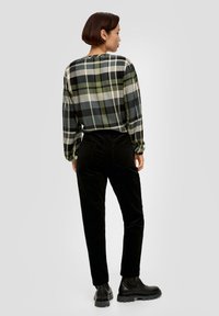 s.Oliver AUS STRETCH - Broek - schwarz