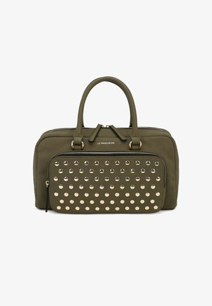 Borsa a tracolla verde oliva in tessuto liscio, con doppio manico superiore, borchie tono oro sulla tasca anteriore e chiusura con cerniera.