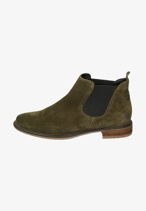 Bottine en suède vert olive avec des panneaux élastiques sur les côtés et un talon empilé marron, dotée d'une doublure intérieure en cuir lisse.