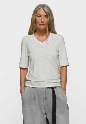 DOUBLE LAYER V-NECK TEE - T-shirt basique - soft white melee