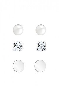 Dos pares de pendientes: un par tiene perlas blancas; el otro tiene cristales transparentes en un engaste cuadrado. Detalles en plata visible en ambos.