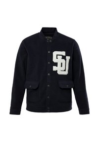 Marineblaue Collegejacke mit Druckknöpfen, zwei Fronttaschen mit Klappe und weißem "SDU"-Patch auf der linken Brust.
