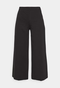 Zwarte wijde broek met een gladde textuur, hoge tailleband en zonder zichtbare sluitingen of zakken. Rechte snit naar de zoom.